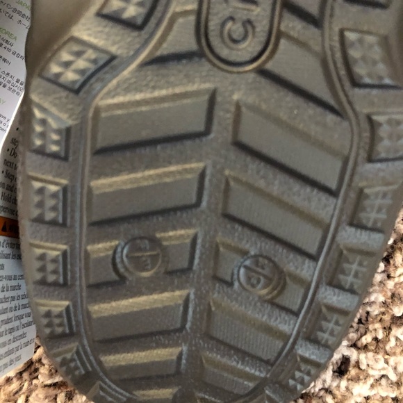 New Crocs - Picture 8 of 8